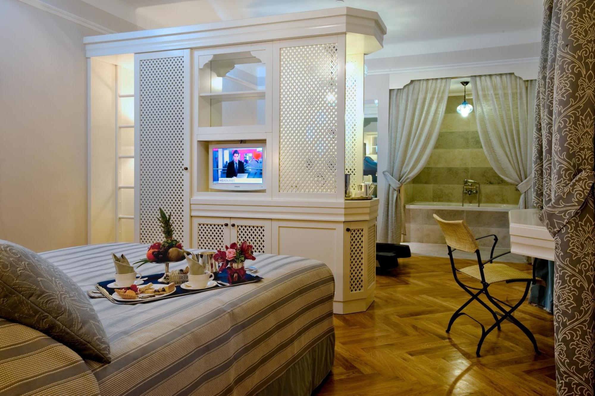 萨沃亚大酒店 热那亚 外观 照片 A room at the hotel